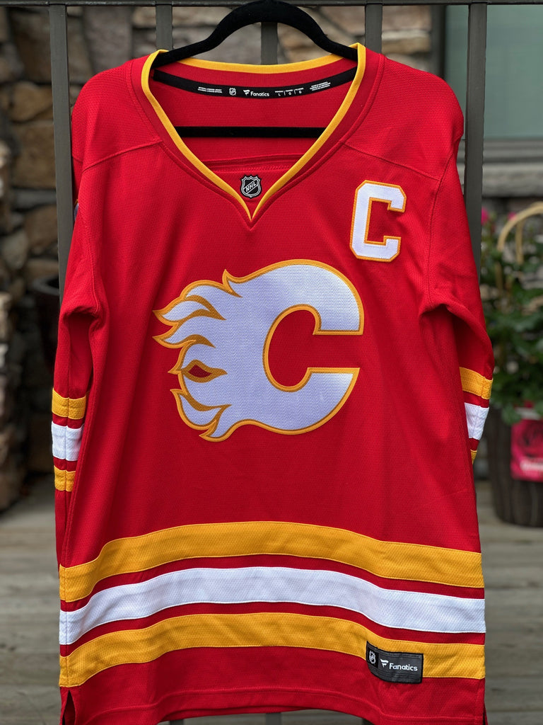 Mikael Backlund signed Flames Jersey (red) + Memories in Bloom hoodie